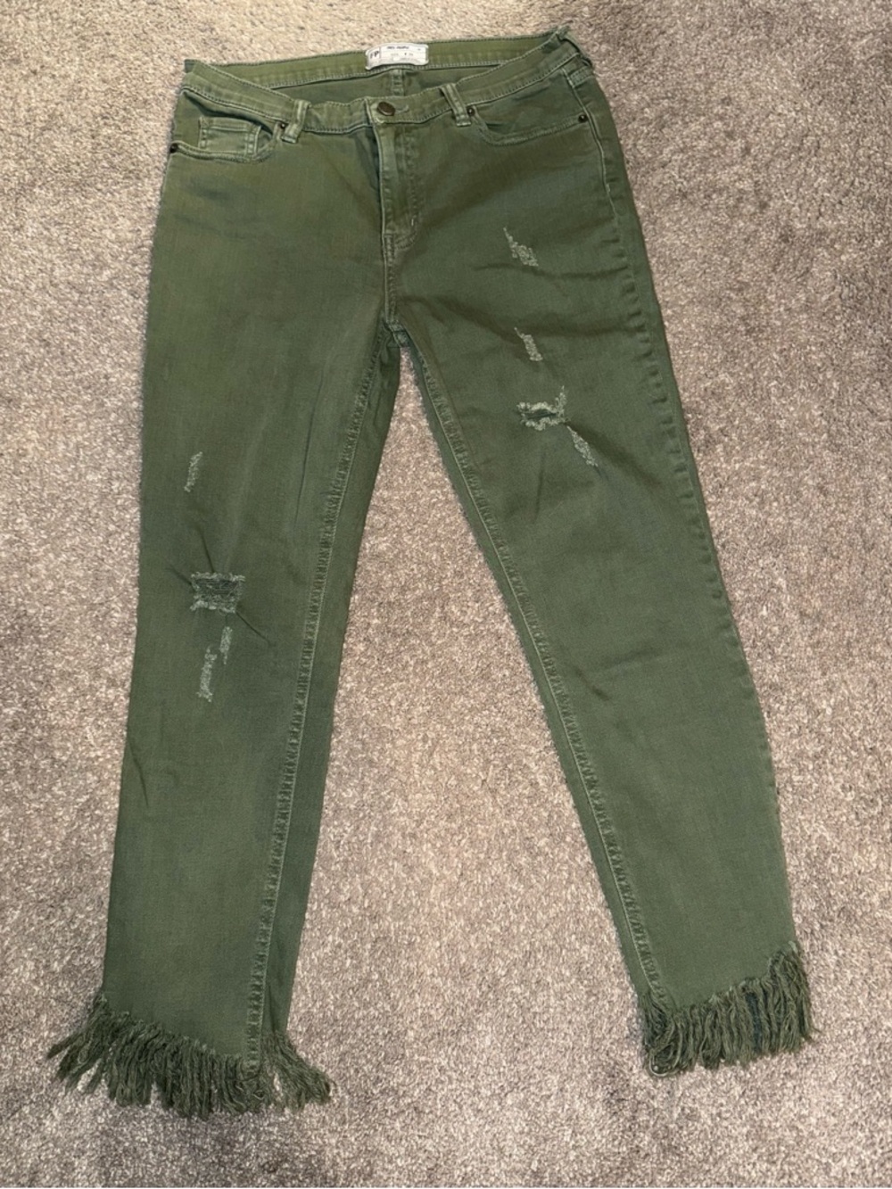 Free People Olive Green Distressed Frayed Ankle Cigarette Leg Jeans Size 29.